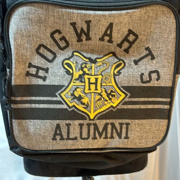 2018 Harry Potter Hogwarts Alumni Backpack School Book Bag - UNISEX - Picture 3 of 10